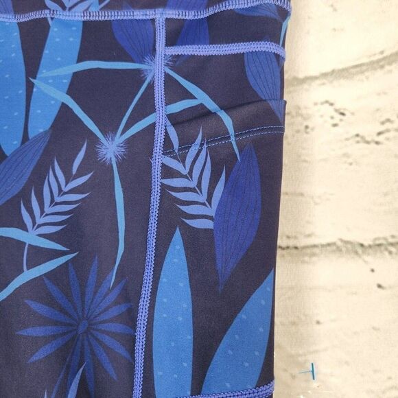 Zyia Active Women’s Cropped Dark Blue Leaf Print Leggings Size 4 Athleisure Yoga - Picture 10 of 12
